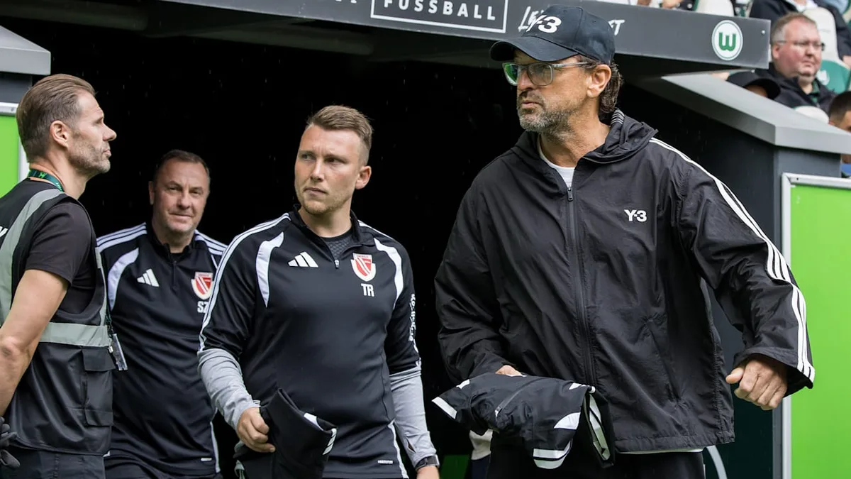 Im TV nicht zu sehen - Rote Karte nach Spielende gegen Zweitliga-Trainer
