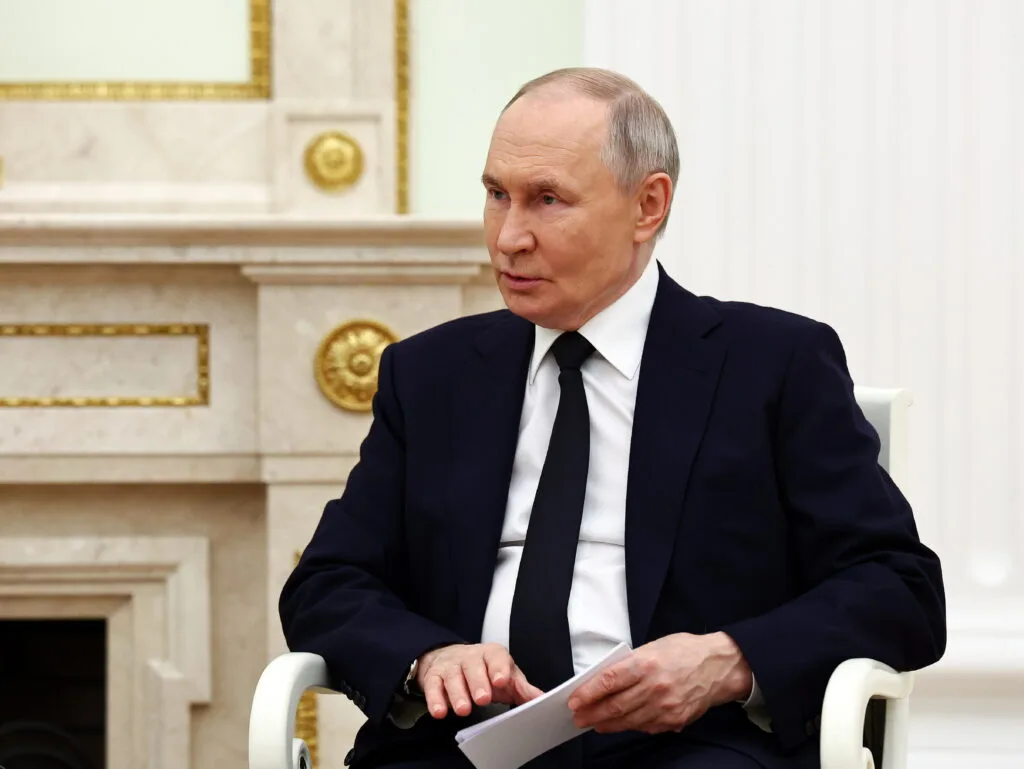 Eleições parlamentares russas marcadas por participação acima da média e por ataques da Ucrânia