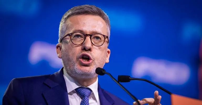 Moedas contra cortes no orçamento da UE