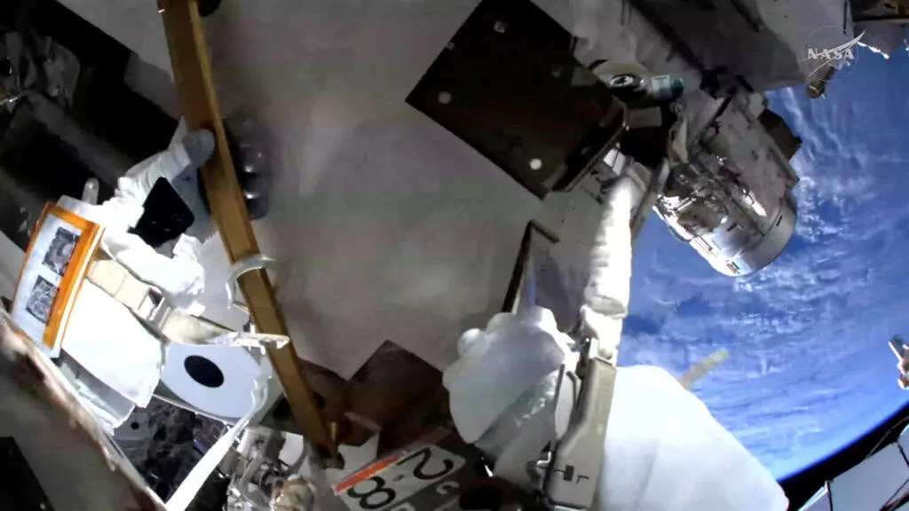 En direct : la Française Sophie Adenot sort dans l'espace pour la deuxième fois