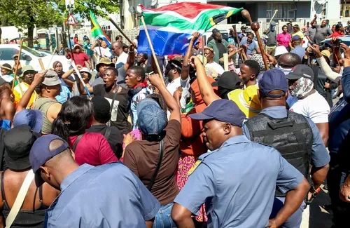 March and March threatens online protests over Home Affairs asylum system