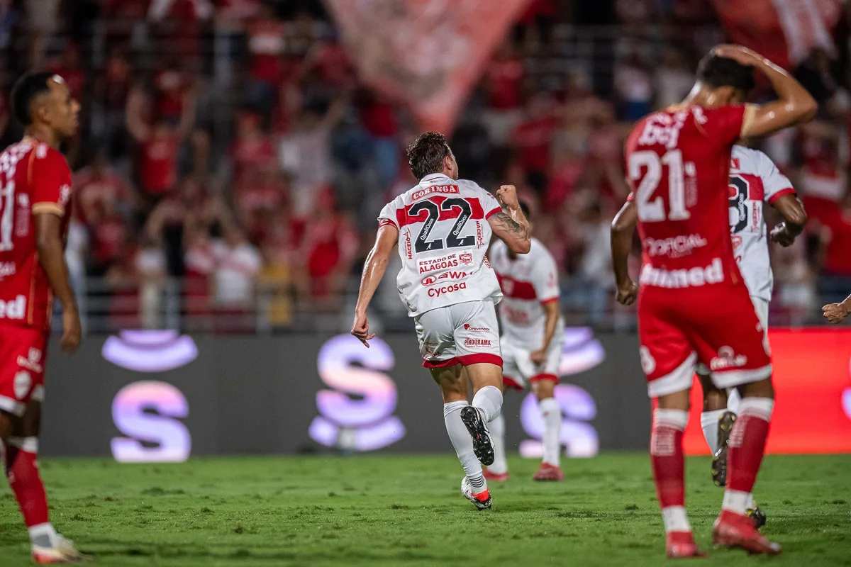 Todos os caminhos levam ao estádio: trio de ferro de Alagoas decide acessos e briga pelo G-6 no fim de semana