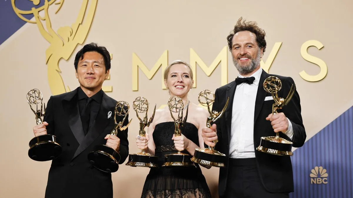 'La maldición de Widow's Bay' arrasa como comedia en los Emmy y 'The Pitt' como drama