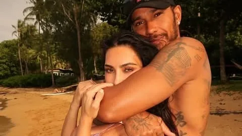 Neue Turtel-Fotos mit Kardashian - Kim ist Lewis’ heißeste Kurve
