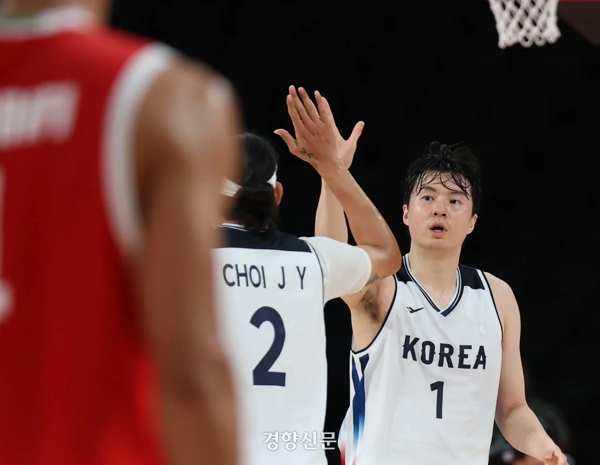 아시안게임 남자 농구, 12년 만에 결승 진출…20일 한·일전 열린다 [화보]