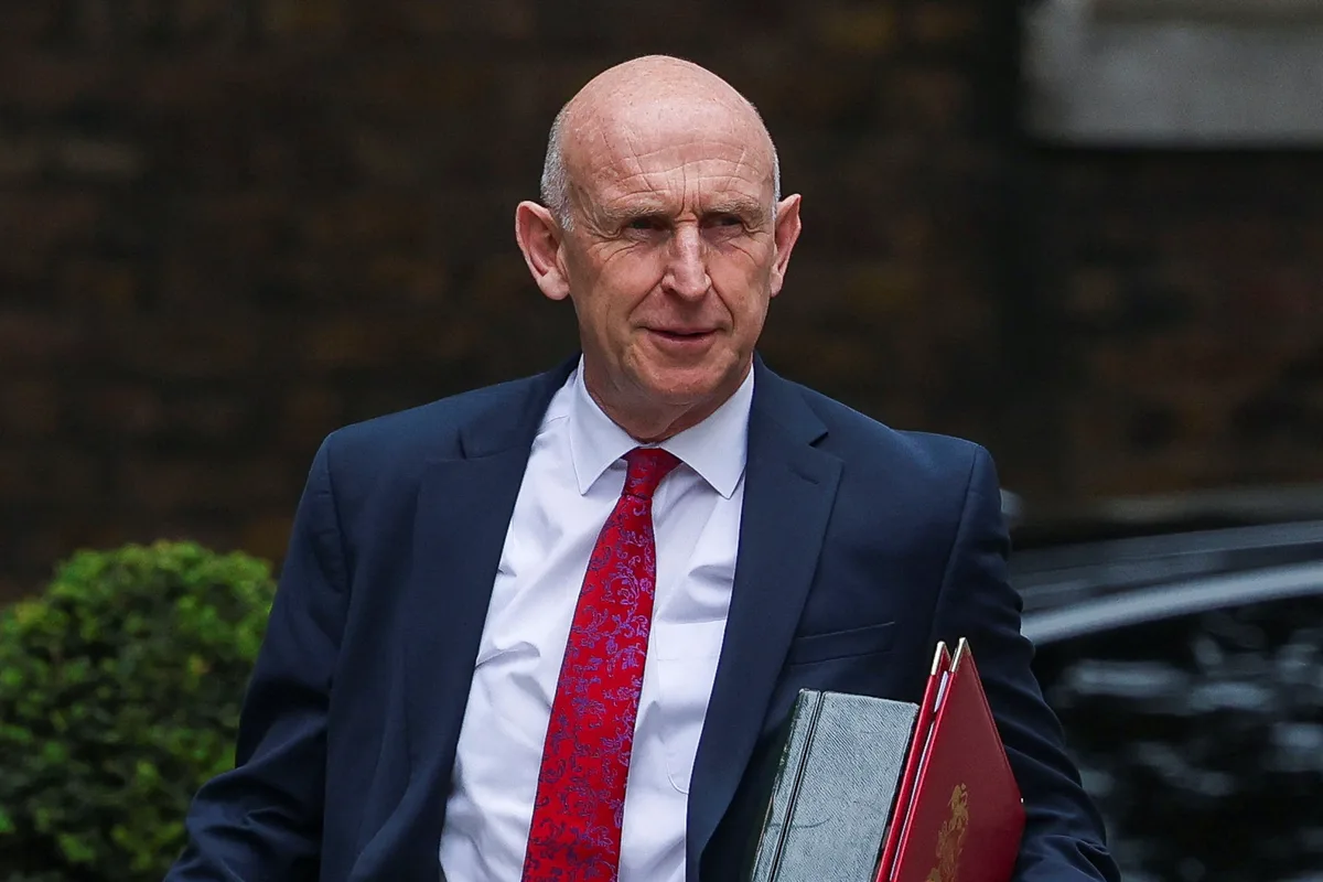 El ministro de Finanzas británico presenta su agenda económica de cara al primer presupuesto del Gobierno de Andy Burnham