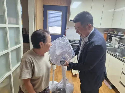 [파주소식] 조리읍, 폭염 취약계층 102가구에 냉방기기 지원