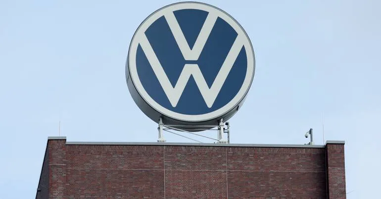 Grupo Volkswagen pondera congelar salários até 2030