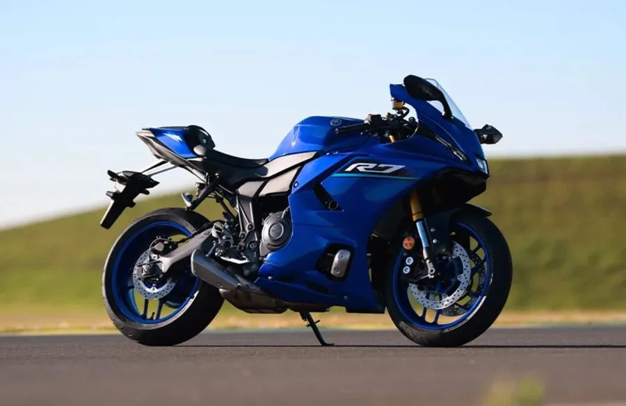 Yamaha R7 com motor de 73,4 cavalos estreia no Brasil