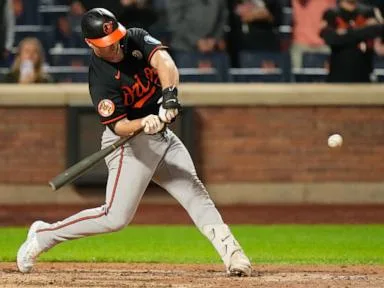 Alonso ties it in 9th with 300th homer and Orioles beat Mets 7-5 in 11 on Mayo's inside-the-parker