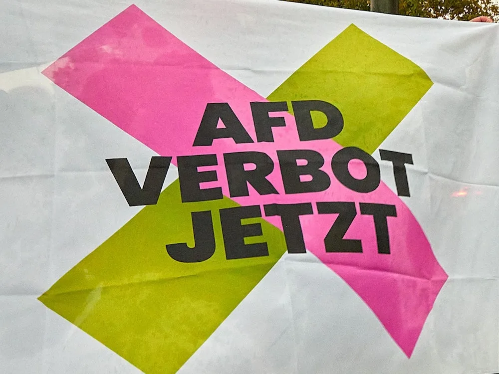 Bundespolitik: Pistorius und Özdemir fordern Verbot „völkischer“ AfD-Landesverbände