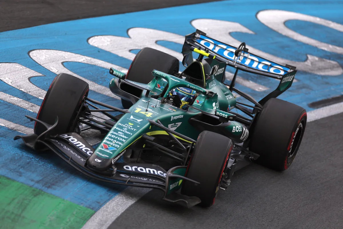 Aston cumple, Honda confunde
