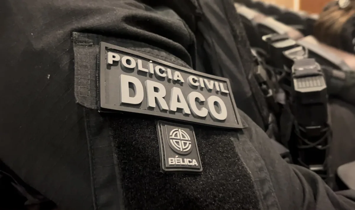 Suspeita de liderar fraude no IPTU é presa ao desembarcar em Salvador