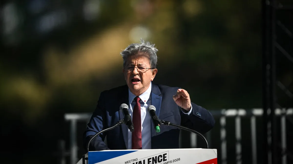 Présidentielle 2027: Jean-Luc Mélenchon en position de se qualifier pour le second tour, selon un sondage
