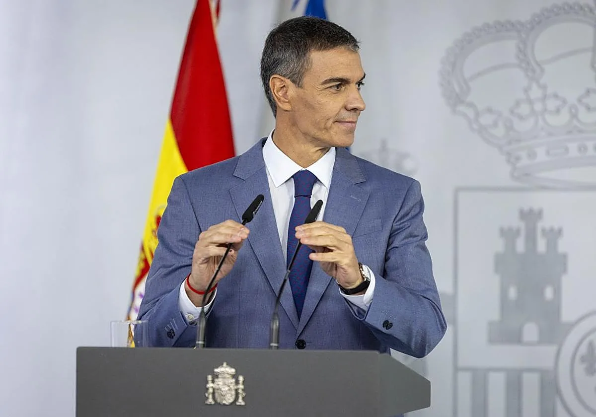 La Junta Electoral expedienta a Sánchez por su 'mitin' desde la Moncloa