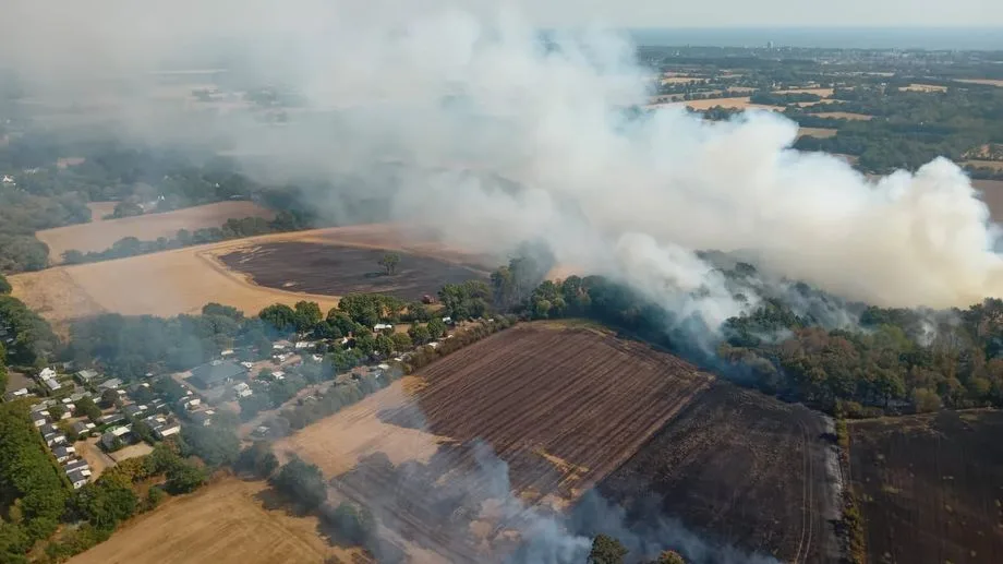Près de 2.000 personnes évacuées d'un camping à Guérande, un incendie parcourt plus de dix hectares