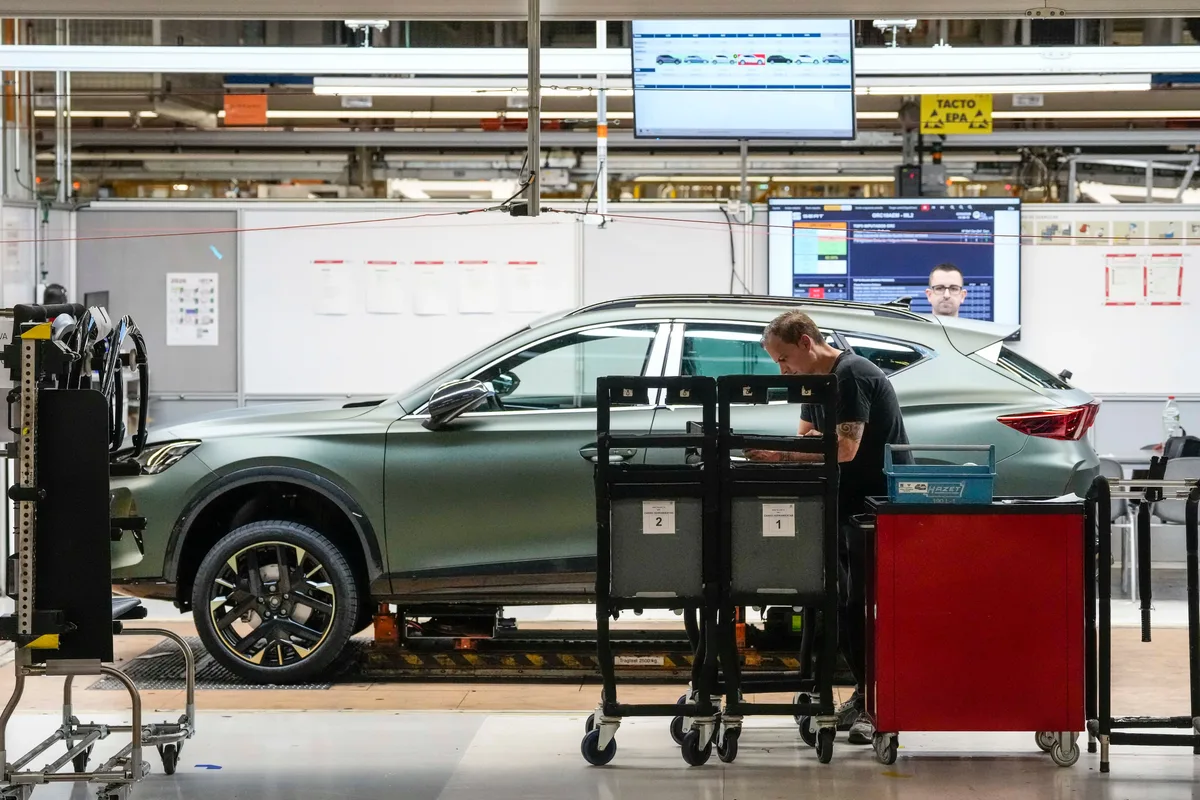 La balanza comercial del automóvil español se desploma un 84% por la caída de la producción y las compras a China