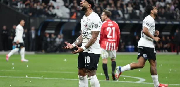 Memphis opta por não falar após pênalti e vai gerar multa ao Corinthians