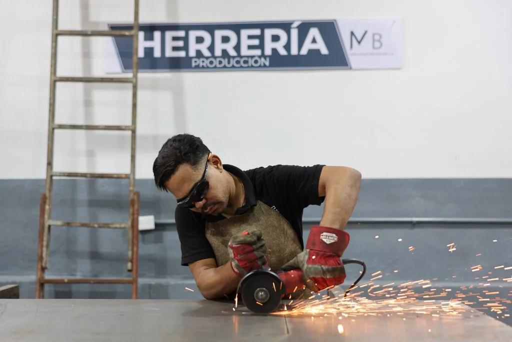 Presidenta (e) inspeccionó avance de industria metalúrgica impulsada por emprendedores