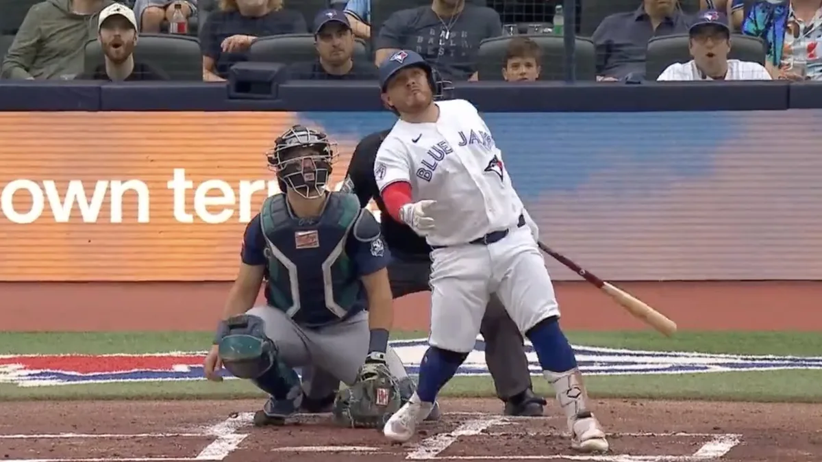 Blue Jays’ Kirk smacks first-inning two-run homer to left field