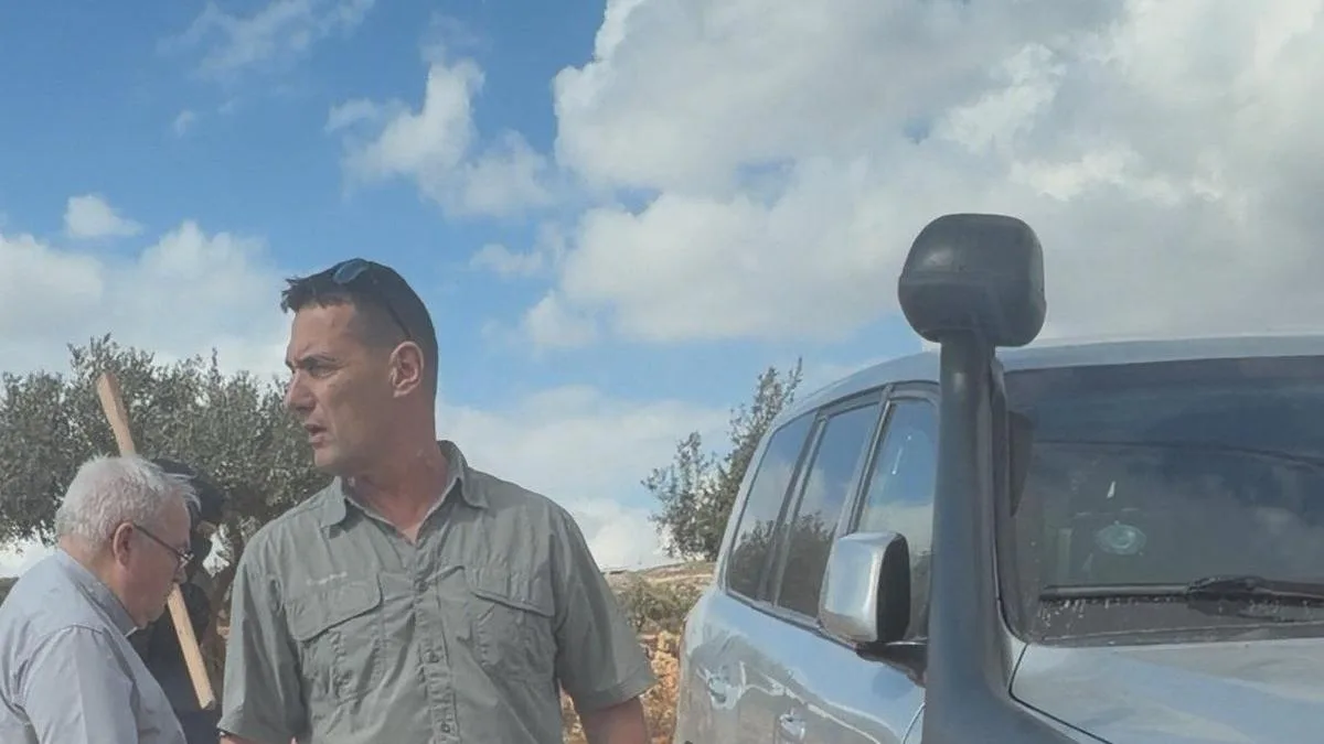 Masked settlers attack European diplomats in occupied West Bank
