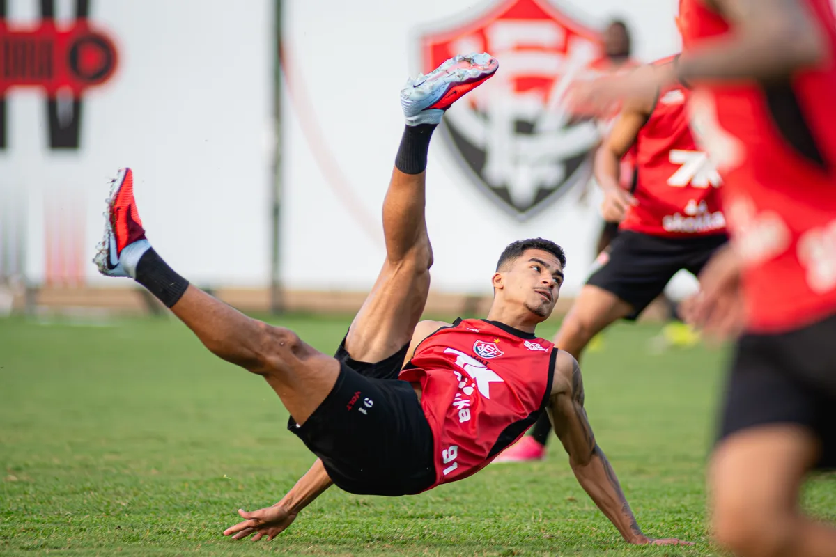 Vitória inicia preparação para jogo decisivo contra o Vasco