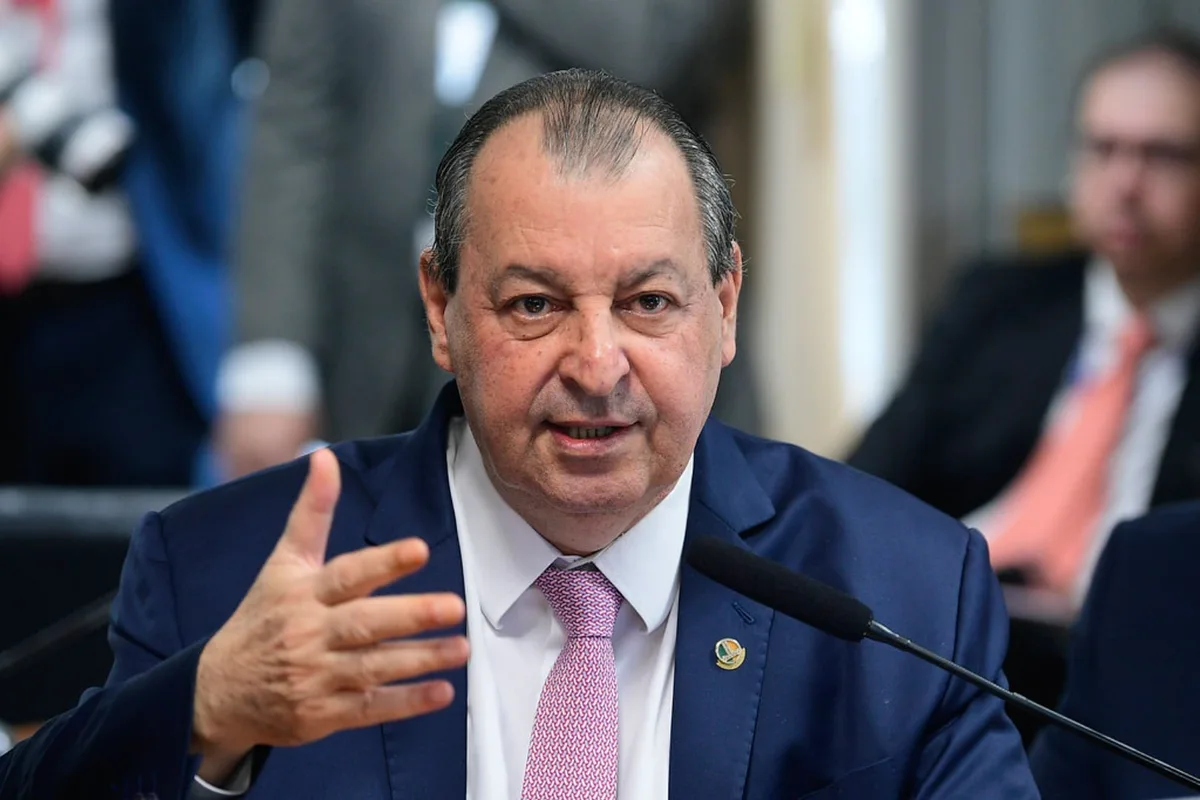 Aliado de Lula, Omar Aziz será relator da escala 6 X 1 no Senado