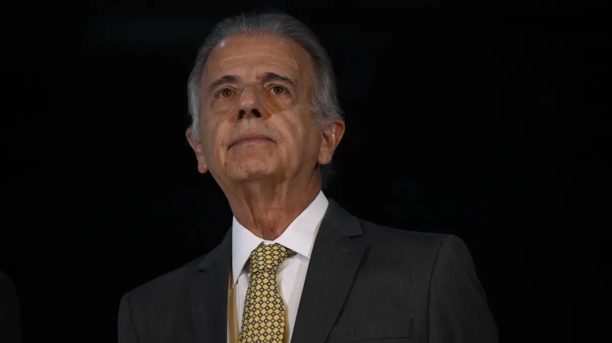 Golpista clona número de ministro da Defesa do Brasil e pede Pix de R$ 5