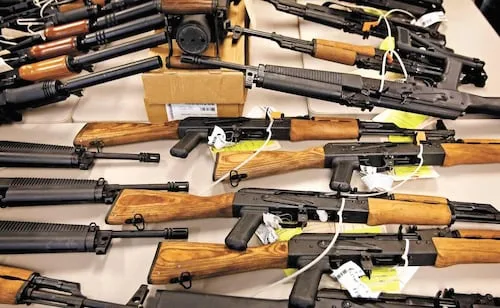 Chandler Britain Bradford es declarado culpable en EU por tráfico de armas; lo vinculan con cárteles mexicanos