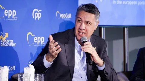 Albiol gasta 51.023 euros en el seguimiento diario de noticias y el análisis de la reputación digital del Ayuntamiento de Badalona