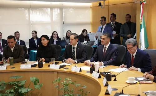 Harfuch comparece en San Lázaro en reunión privada con los coordinadores parlamentarios; es recibido por Monreal