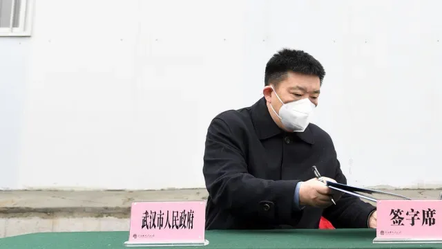 China condena ex-presidente da câmara de Wuhan a 14 anos de prisão