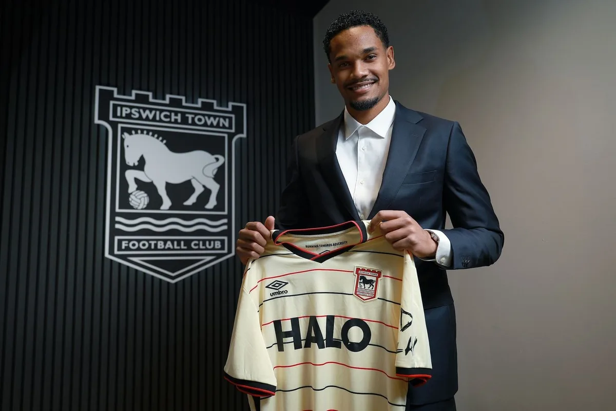 De caseiro a artilheiro, Emersonn vibra com ida precoce à Premier League