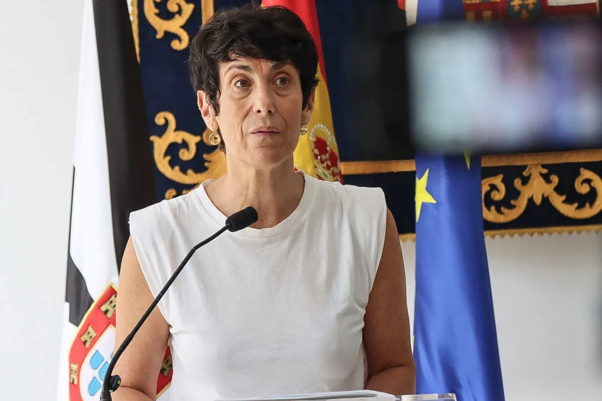 Última hora de la entrada de inmigrantes a Ceuta, en directo | Elma Saiz considera una “irresponsabilidad mayúscula” las declaraciones de Feijóo sobre confinar Ceuta