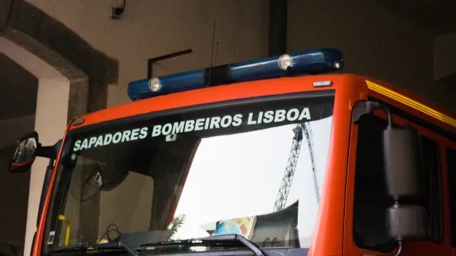 Incêndio deflagra em prédio em obras em Alfama