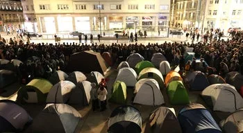 Manifestantes pelo direito à habitação mantêm acampamento em Lisboa