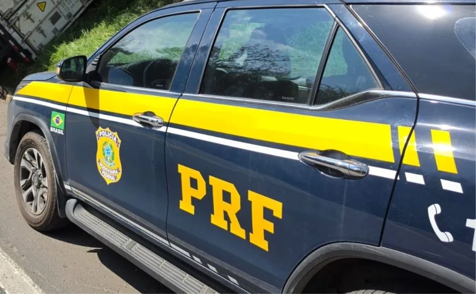 Acidente entre caminhonete e caminhão na BR-376 deixa adolescente morto e jovem gravemente ferido