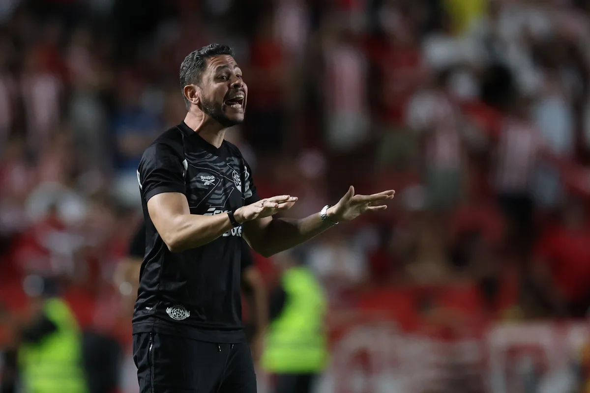Guilherme dos Anjos comandará Náutico sozinho pela primeira vez na temporada