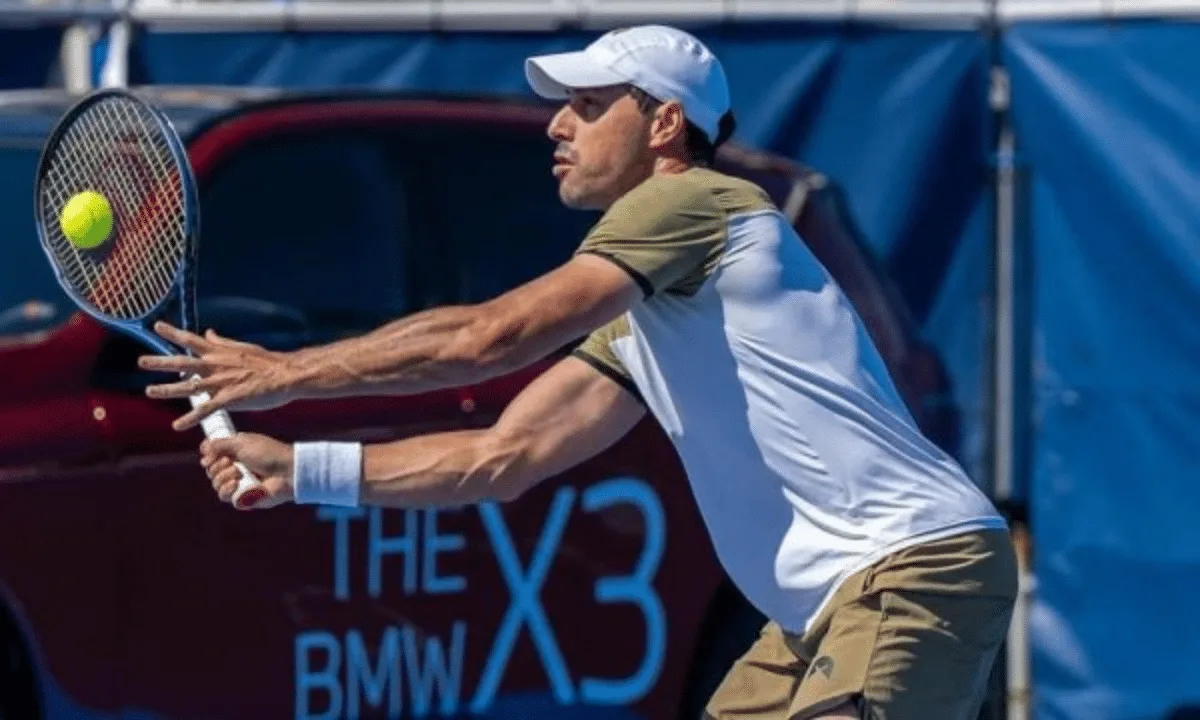 Fernando Romboli vence na estreia e avança às quartas em Brownsburg