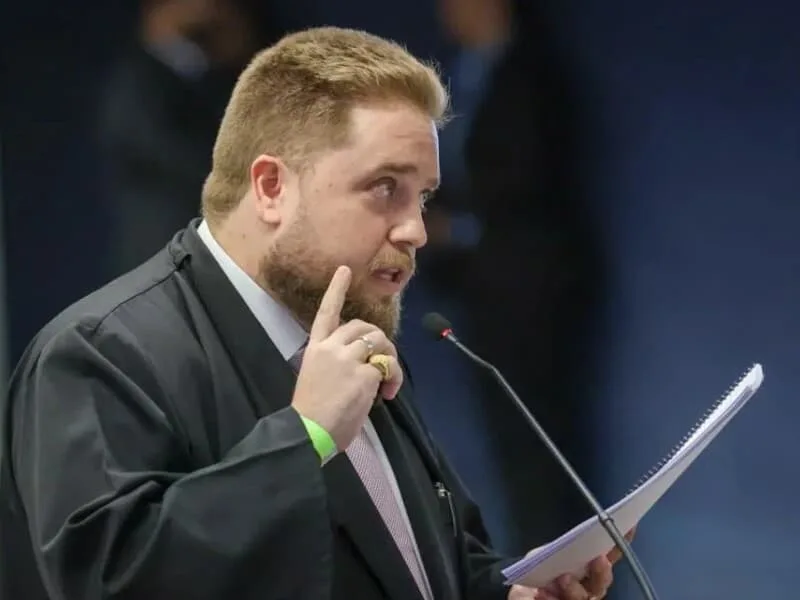 Candidato a deputado, advogado de Heleno é acusado de agredir esposa