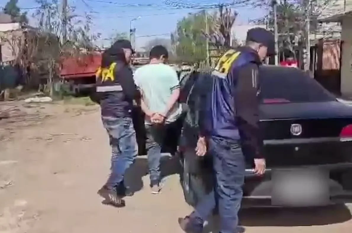 Le contó a su mamá que su tío abusaba de ella mientras dormía, no le creyó y la castigó: el colegio lo denunció y lo detuvieron