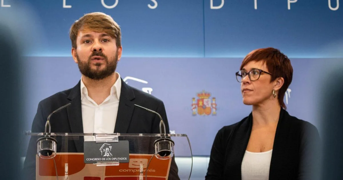 El mapa de la izquierda deja a Valencia como símbolo de unidad frente a la división del resto de España