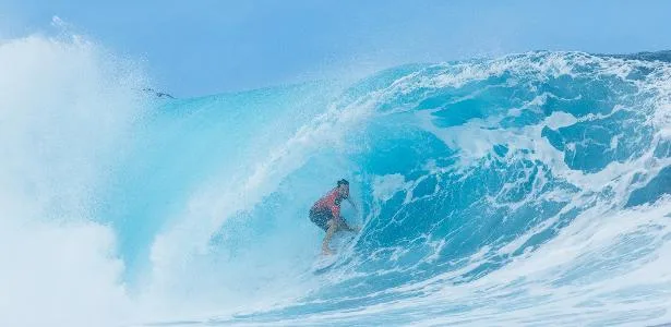 Italo Ferreira leva pontos no nariz após acidente em treino em Fiji