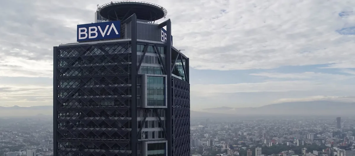 ¿Por qué BBVA redujo su horario de atención y qué relación tendría con la jornada laboral de 40 horas?