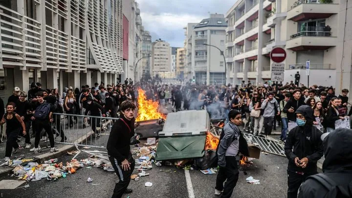 Blocage des lycées : les lycéens maintiennent la pression, le gouvernement gagne du temps