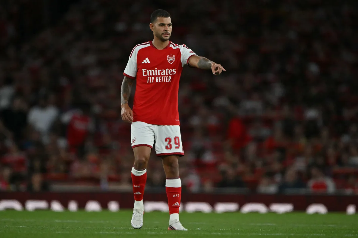 Bruno Guimarães estreia, e Arsenal vence amistoso contra o Como nos pênaltis
