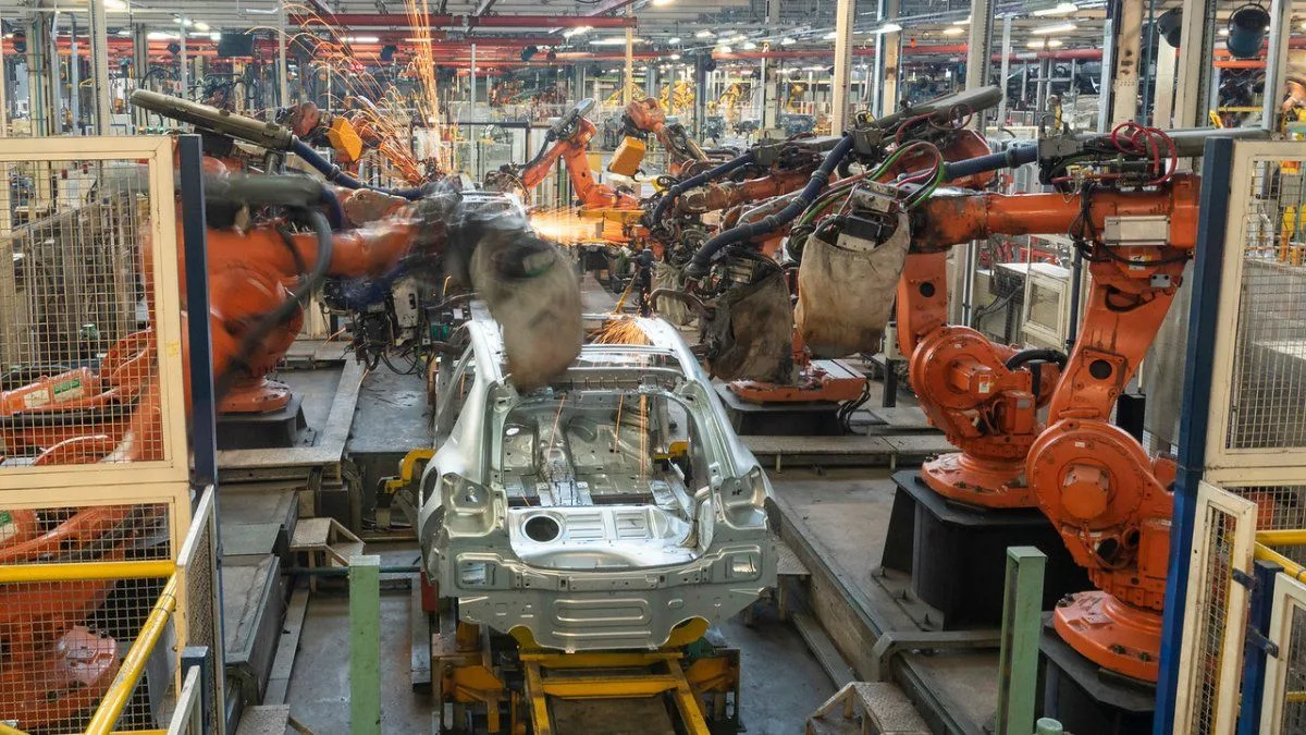 China endurece las reglas para sus automotrices y apunta contra la guerra de precios