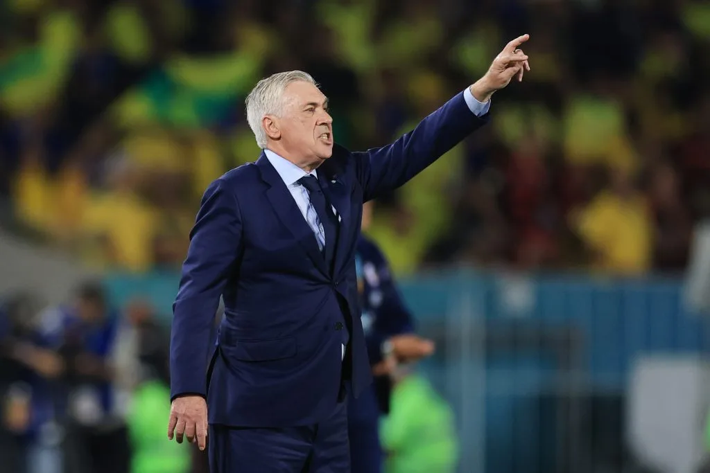 Ancelotti mantém convite de cargo para Danilo mesmo se renovar com o Flamengo, diz jornal
