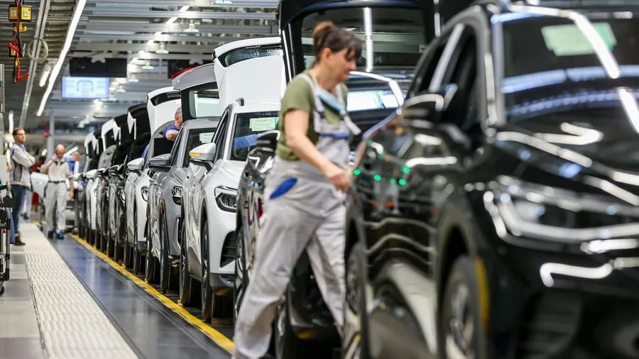 Ifo: Industrie bangt um Wettbewerbsfähigkeit: „Konkurrenzdruck hoch“