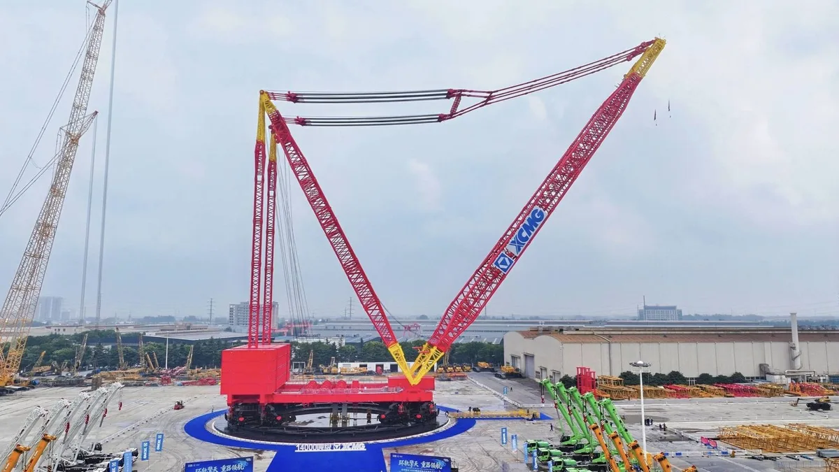 216 metros de altura y 14.000 toneladas de carga: China presenta la grúa de anillo más grande del mundo para solucionar el gran problema de la eólica marina